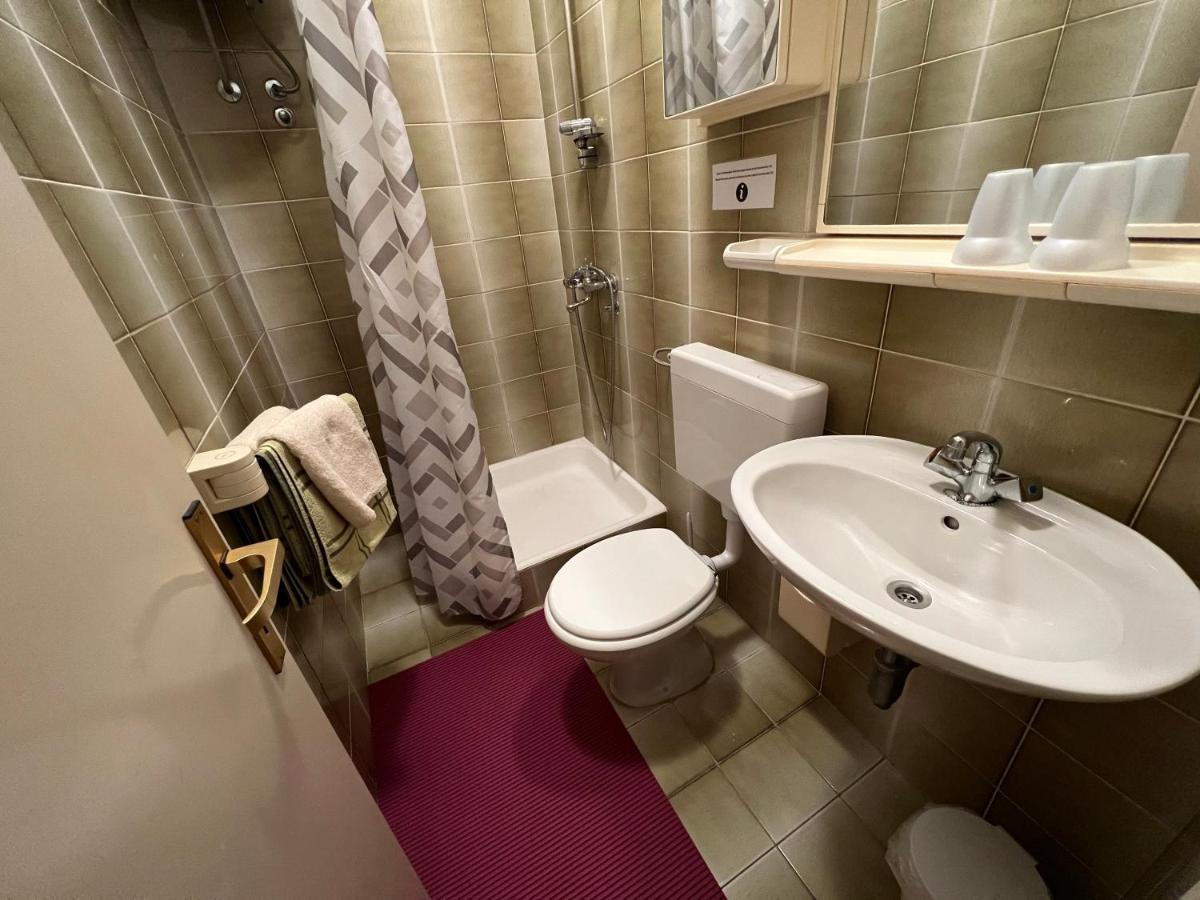 Apartaments Oma & Opa Banjol Exteriör bild