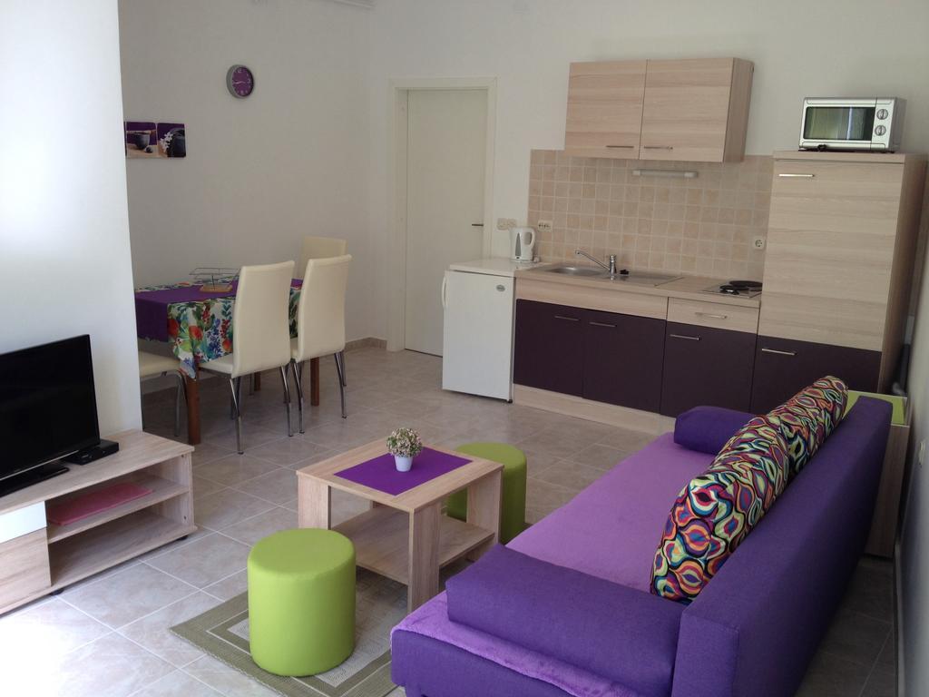 Apartaments Oma & Opa Banjol Exteriör bild