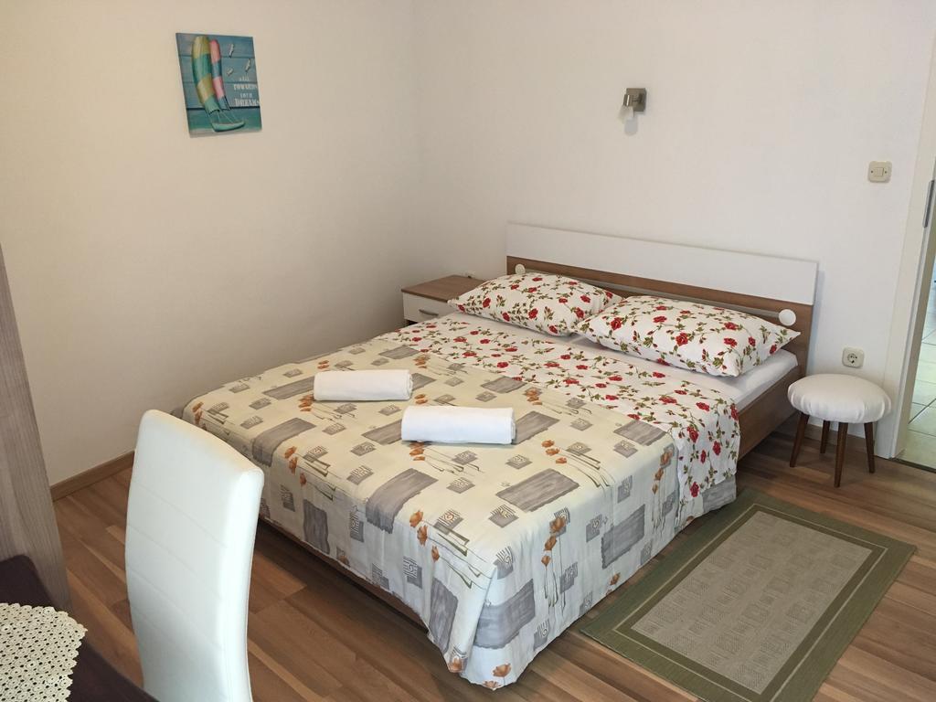 Apartaments Oma & Opa Banjol Exteriör bild