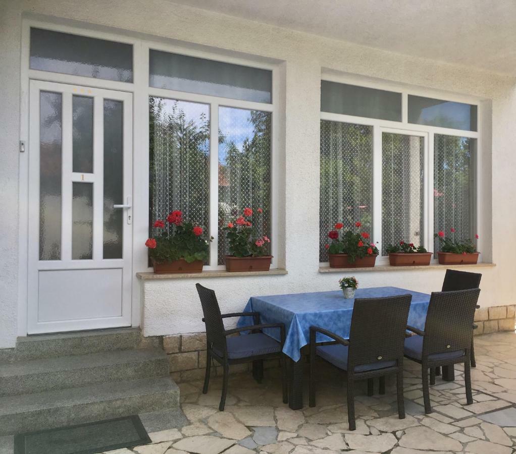 Apartaments Oma & Opa Banjol Exteriör bild